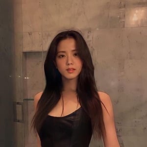 Jisoo•˙܀♡