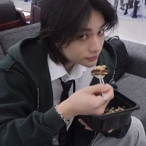 Hyunjin | ★