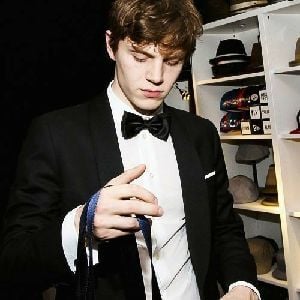 Evan Peters