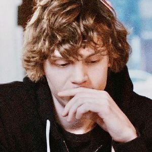 Evan Peters