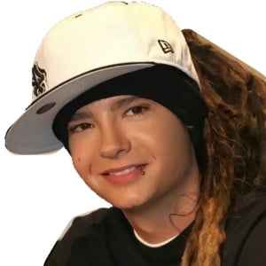 Tom Kaulitz is here.