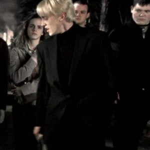 Draco Malfoy/ kneel