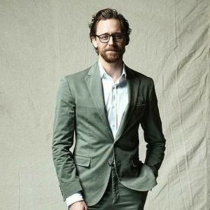 Tom hiddleston cuddle