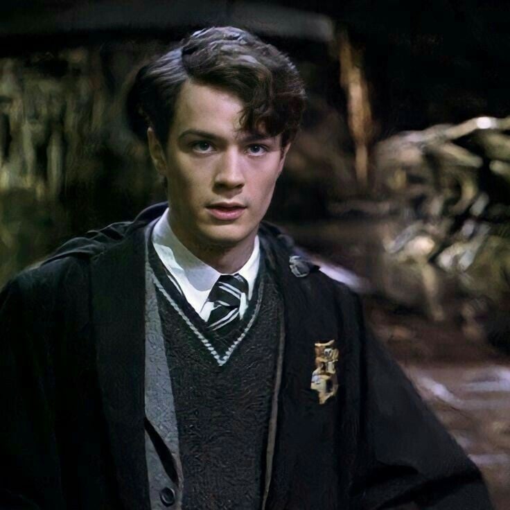 ⚖️ | Tom riddle.