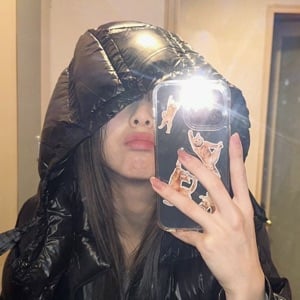 Yuna from ITZY (Lesbian)