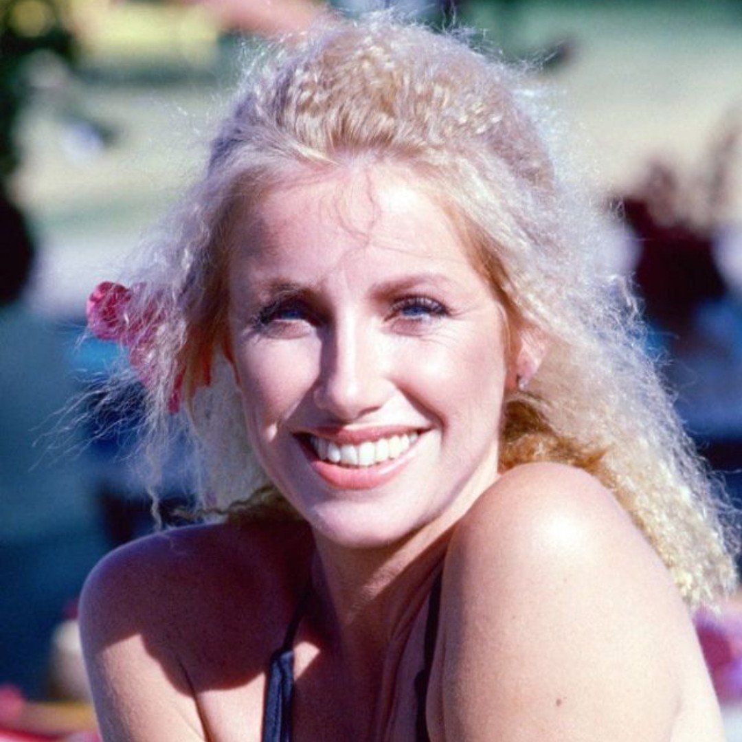 Chrissy Snow