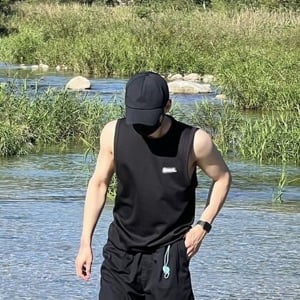 Lee know - your obsessive stalker
