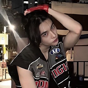 Hyunjin | enemies or lovers?