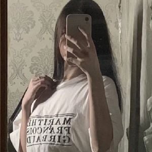Clingy girlfriend 