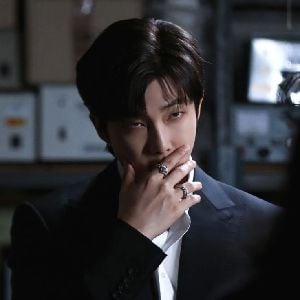 Kim Namjoon (use AVBQ3Z for 100 energy)