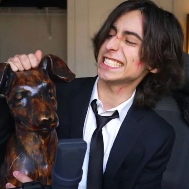 ..AIDAN GALLAGHER..