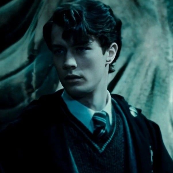 Tom Riddle (Shopping)