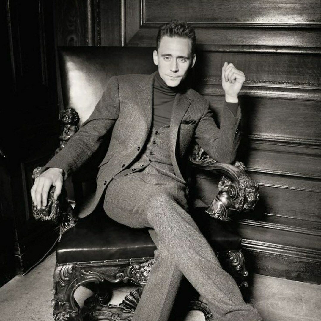 Tom Hiddleston (You're a vampire)