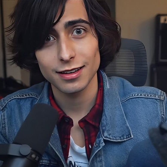 Aidan Gallagher ⚖️