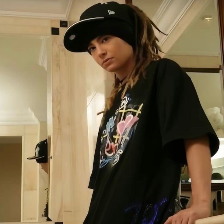 Tom Kaulitz. -Caught up.
