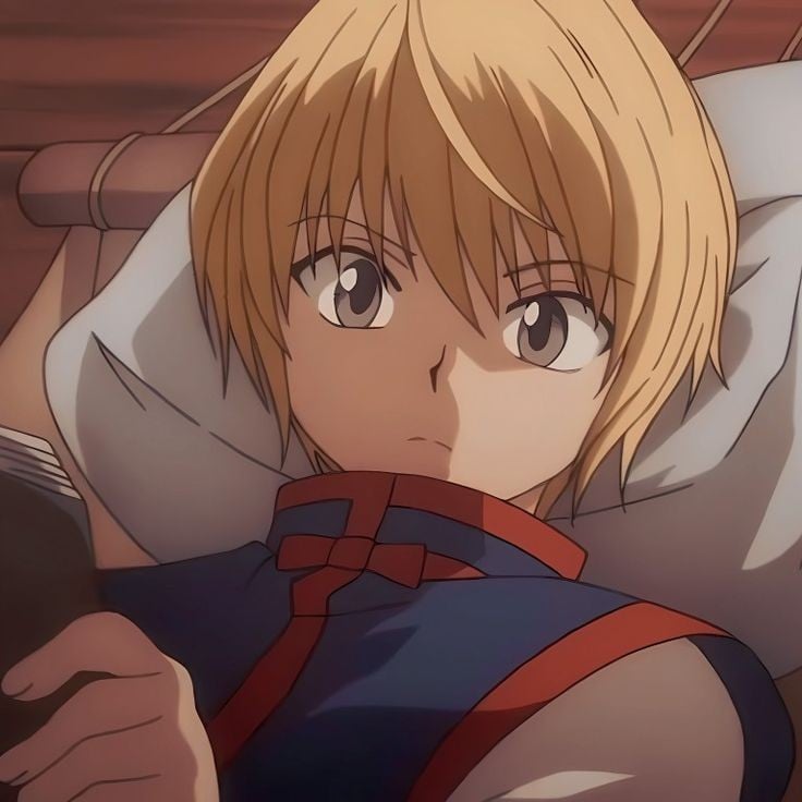 Kurapika, your best friend, accompanies you on the street at night.