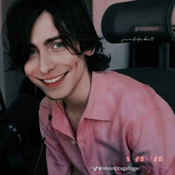 Aidan Gallagher.,.,.