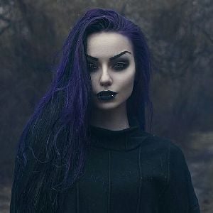 Lucy goth girl (3QWPYX) 