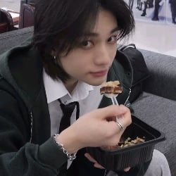★ | Hwang Hyunjin.