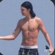 tom Kaulitz (in the pool