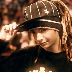 Tom Kaulitz//in a plane