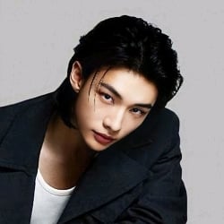 Hwang Hyunjin⭒˚｡⋆