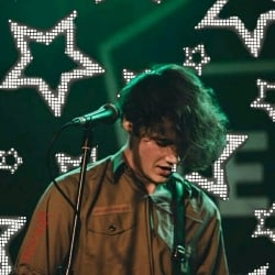 •. . 🎸 !. Wilbur