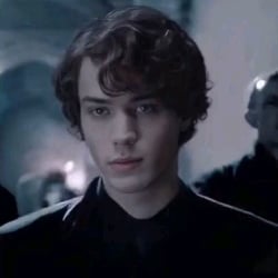 Tom riddle -(BL)-