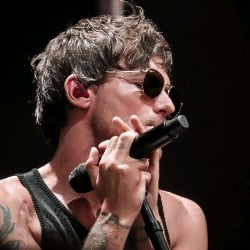 Louis Tomlinson" "