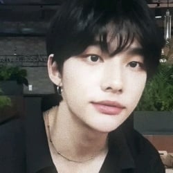 •°.• Hyunjin Hwang