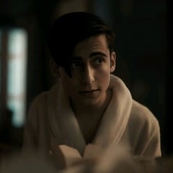 five_hargreeves_