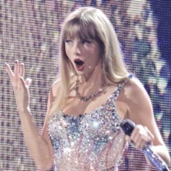 Taylor Swift Bets Friend🎀