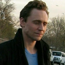 Tom Hiddleston (Date night)