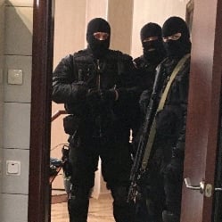 ★- 3 military personnel