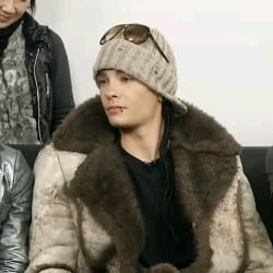 Tom Kaulitz (on the phone)