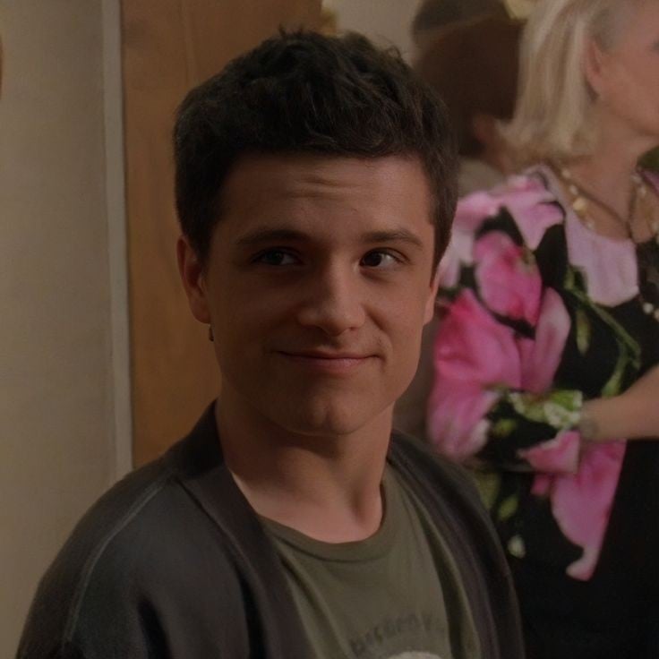 Josh Hutcherson • ★« 🏨🛎️