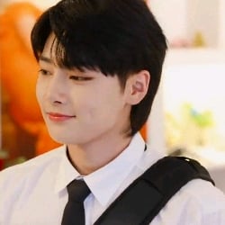 Jeongin (gone away MV)