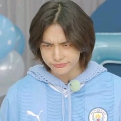 -Hyunjin🎸