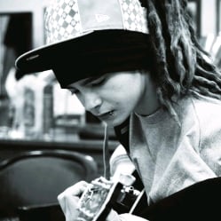 Tom Kaulitz || "That damn phone"