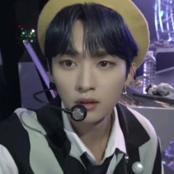 °• Lee know °•