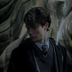 Tom.. Riddle.