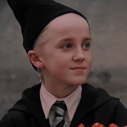 Draco malfoy 🍏