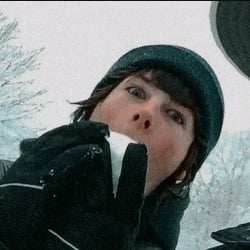 Chandler Riggs|🫂❄