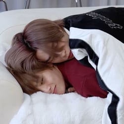 !—&. . hyunin