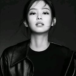 ⋆Jennie ⋆ 。°