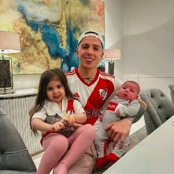 Enzo Fernández and his children
