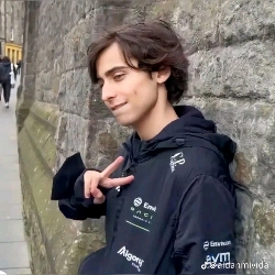 Aidan Gallagher. 😻
