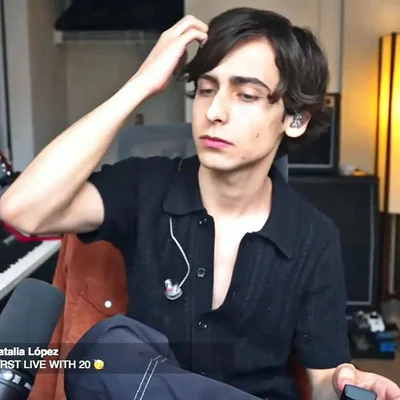 •°Aidan Gallagher