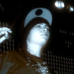 Tom Kaulitz. || singles party...