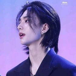 ─Hwang Hyunjin─